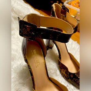 Snakeskin pointed toe ankle strap